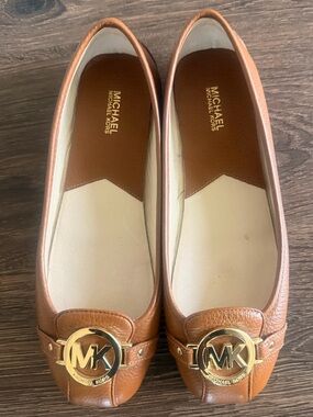 Michael Kors Tan Leather Moccasin Flats with Gold MK Emblem Sz 8 1/2